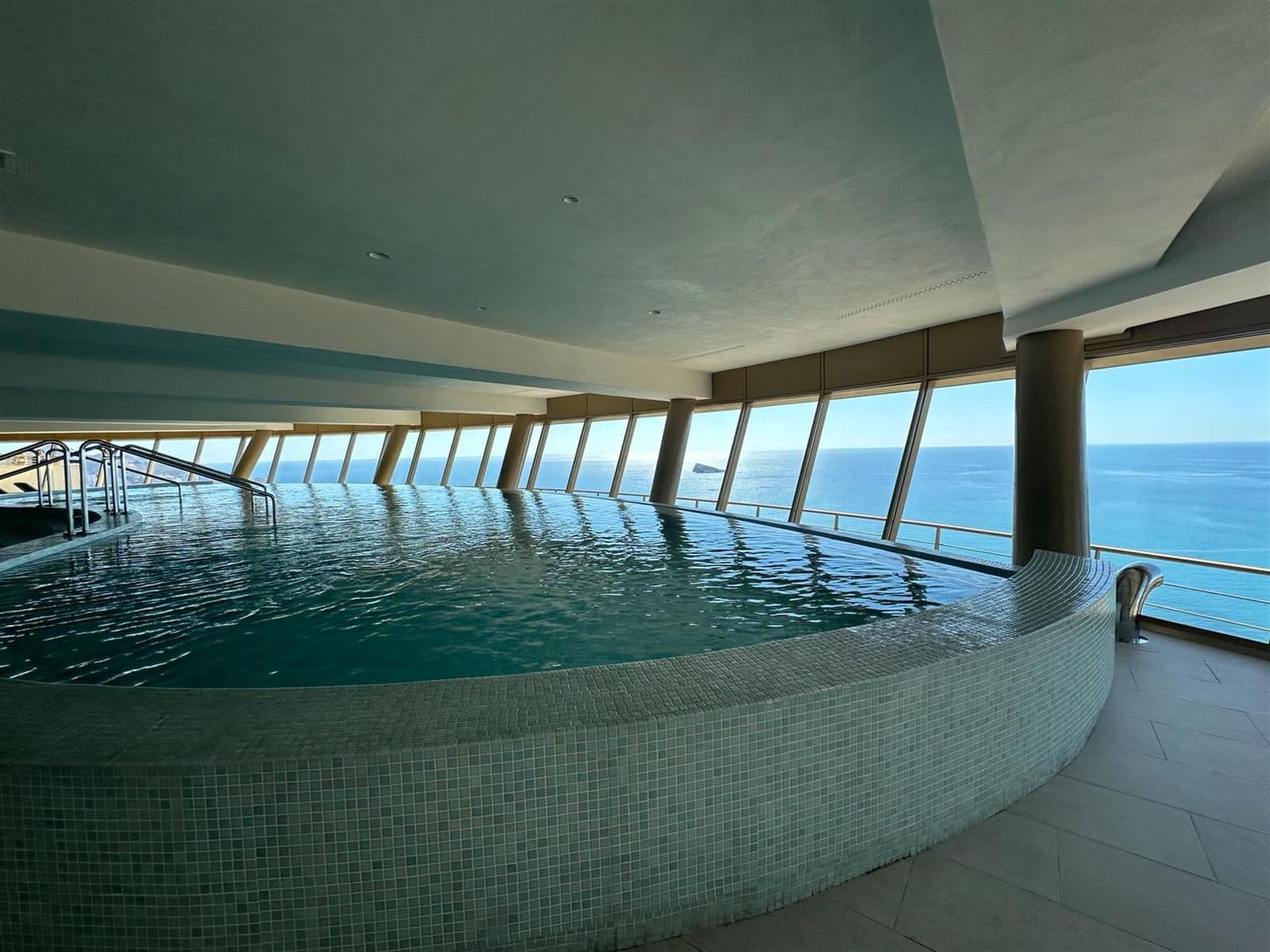 3 bedroom Apartment for sale in Benidorm with garage - € 1,095,000 (Ref: 6617211)