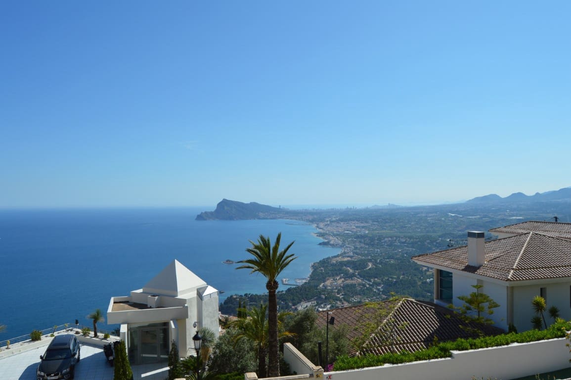 5 bedroom Villa for sale in Altea with pool garage - € 3,500,000 (Ref: 6985504)