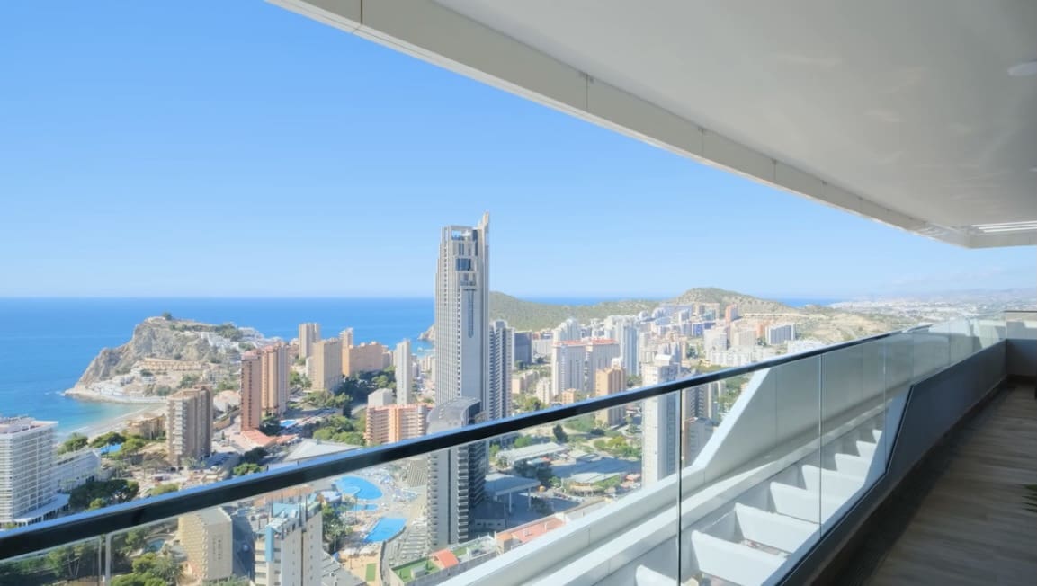 2 slaapkamer Appartement te koop in Benidorm met zwembad garage - € 690.000 (Ref: 7007532)