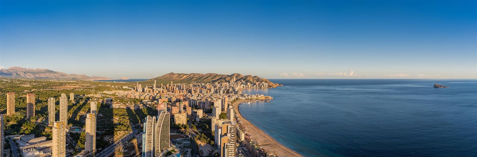 3 bedroom Apartment for sale in Benidorm with pool garage - € 1,065,000 (Ref: 7016171)