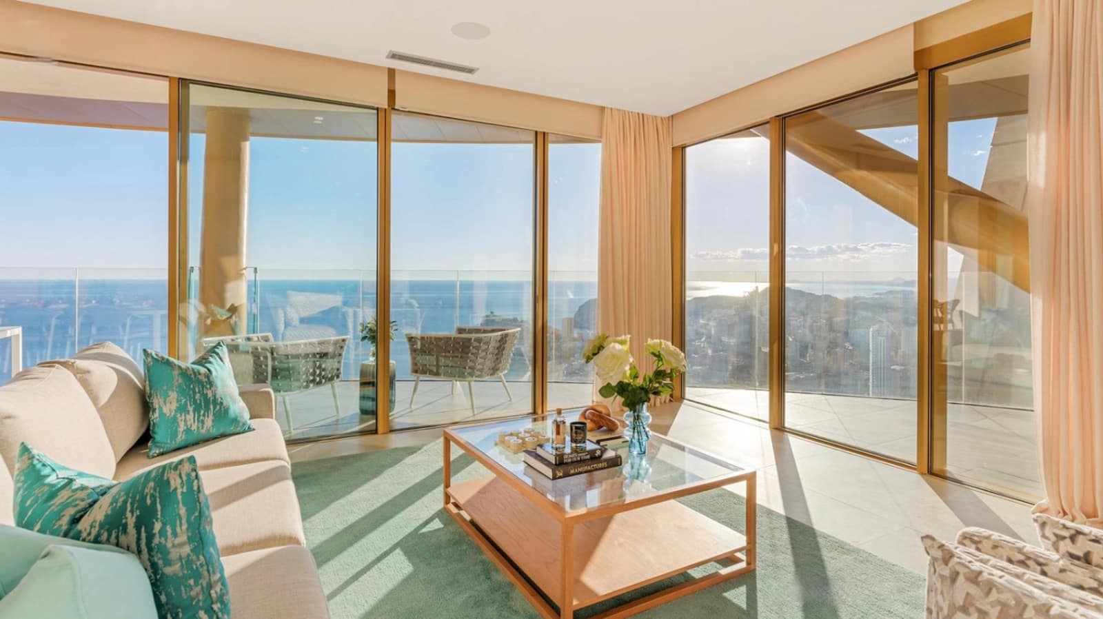 3 bedroom Apartment for sale in Benidorm with pool garage - € 1,065,000 (Ref: 7016171)