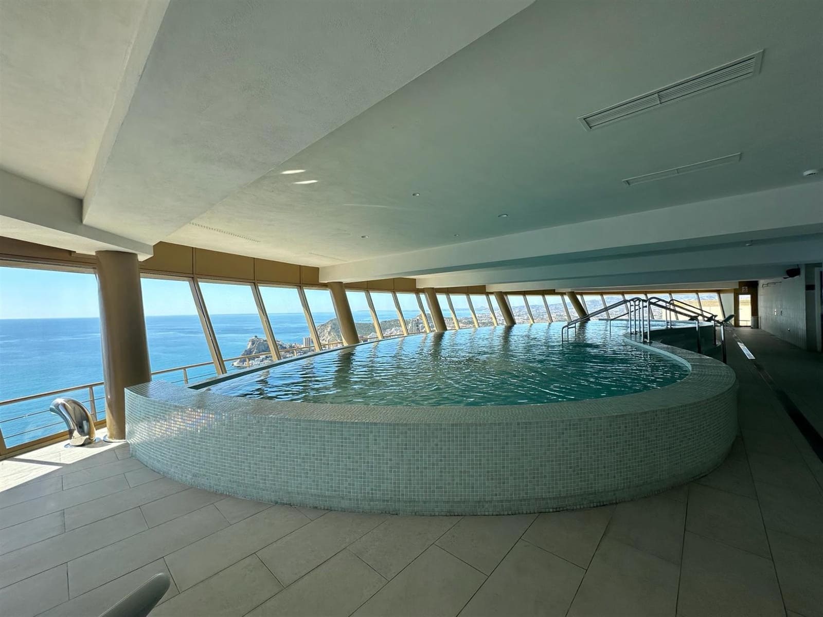 3 bedroom Apartment for sale in Benidorm with pool garage - € 1,065,000 (Ref: 7016171)