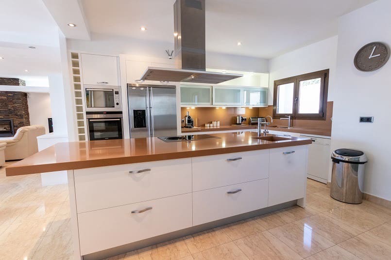 6 bedroom Villa for sale in Moraira with garage - € 1,890,000 (Ref: 7071710)