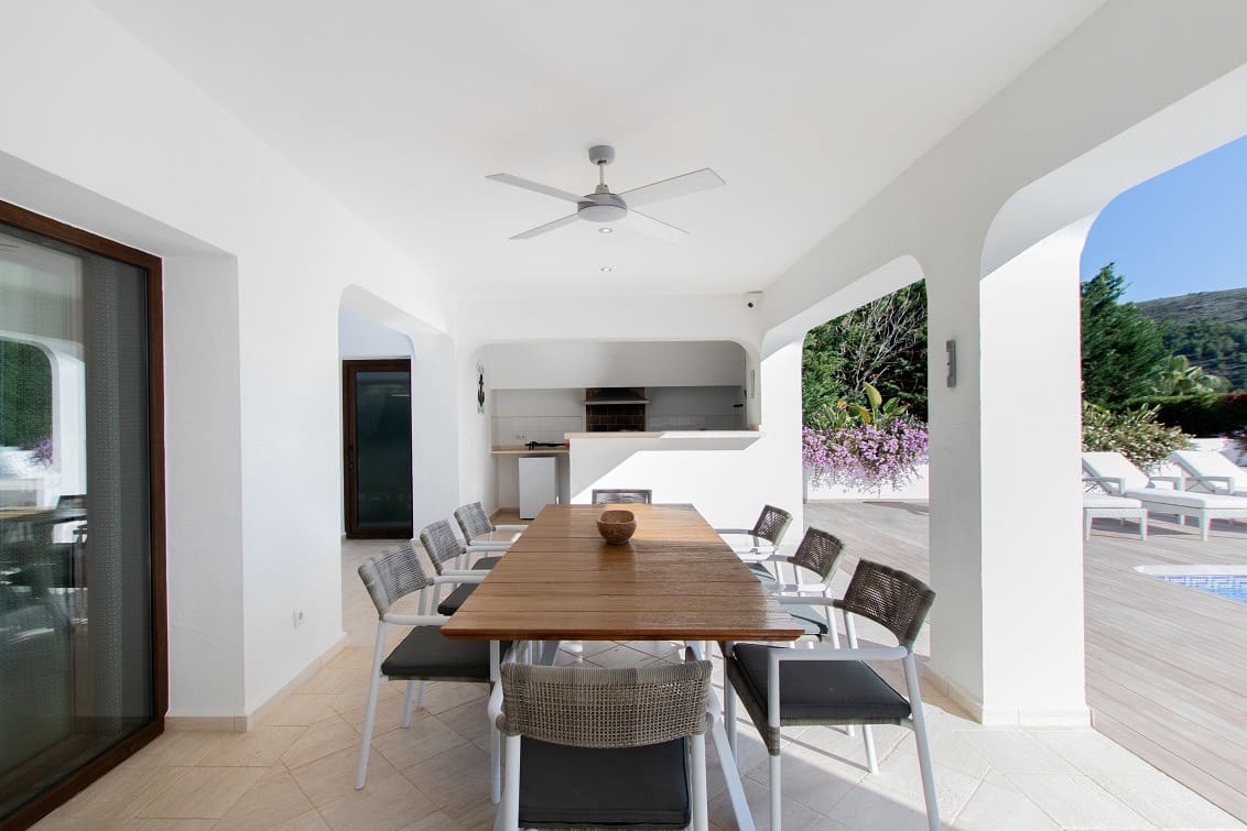 6 bedroom Villa for sale in Moraira with garage - € 1,890,000 (Ref: 7071710)