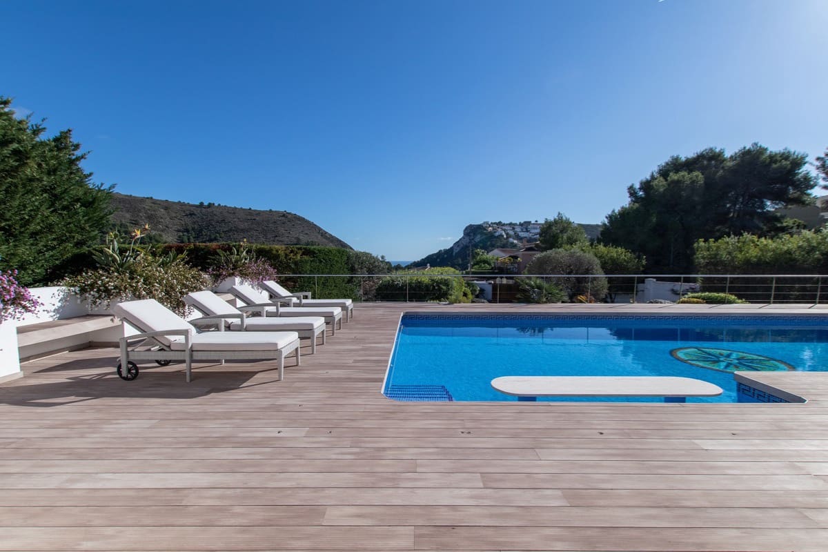 6 bedroom Villa for sale in Moraira with garage - € 1,890,000 (Ref: 7071710)