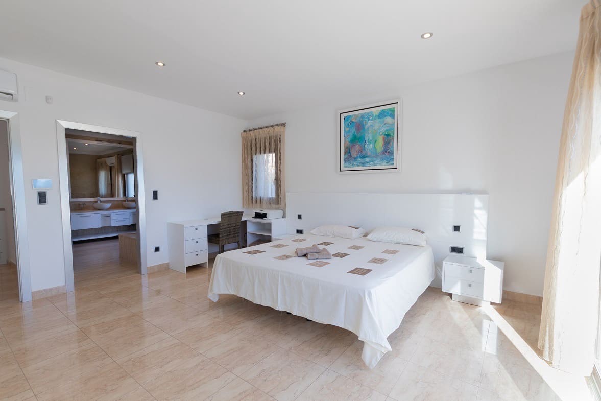 6 bedroom Villa for sale in Moraira with garage - € 1,890,000 (Ref: 7071710)