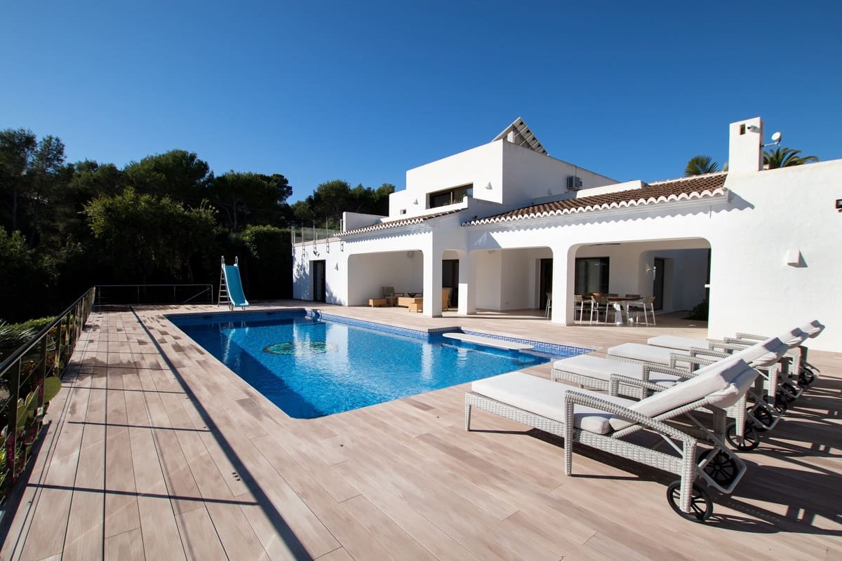 6 bedroom Villa for sale in Moraira with garage - € 1,890,000 (Ref: 7071710)