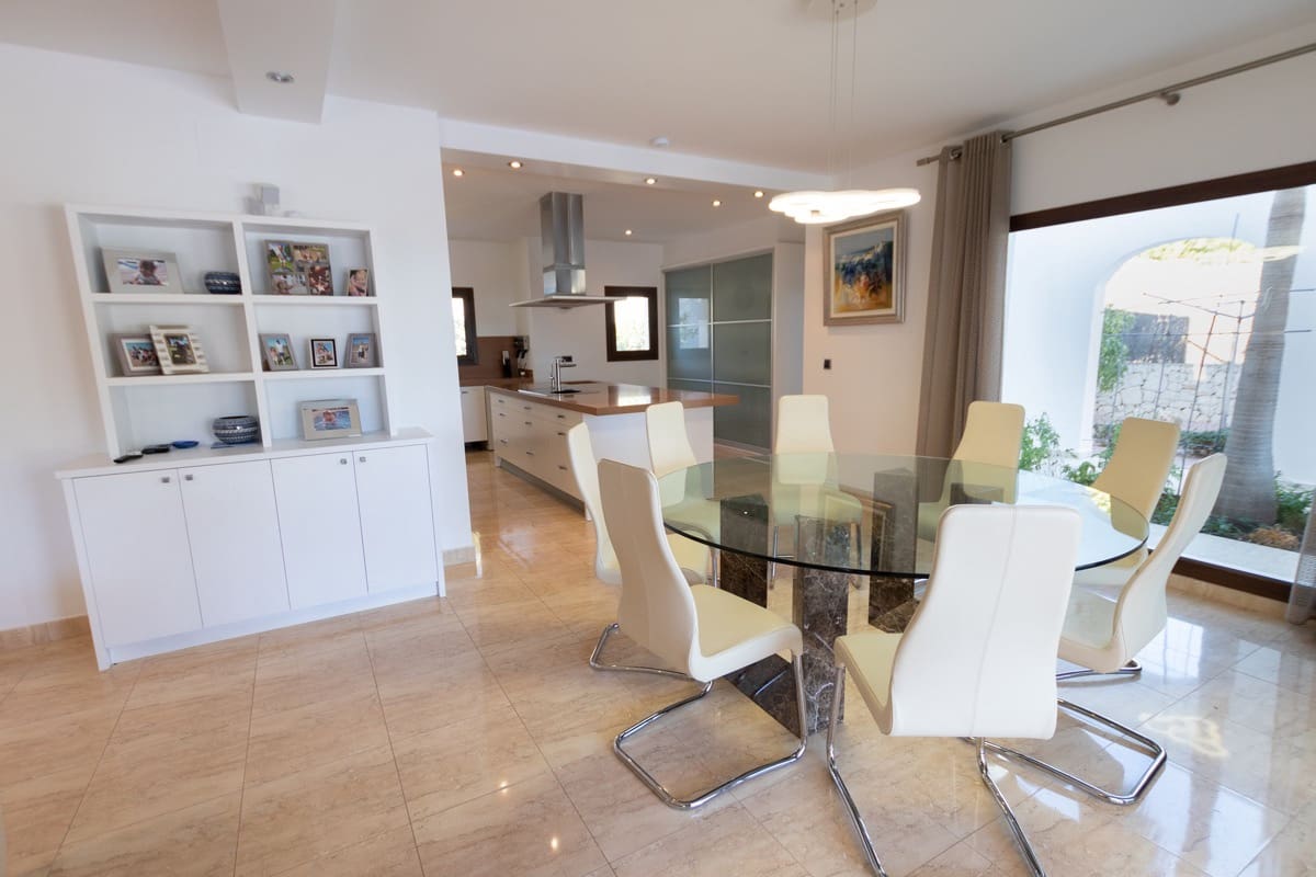 6 bedroom Villa for sale in Moraira with garage - € 1,890,000 (Ref: 7071710)