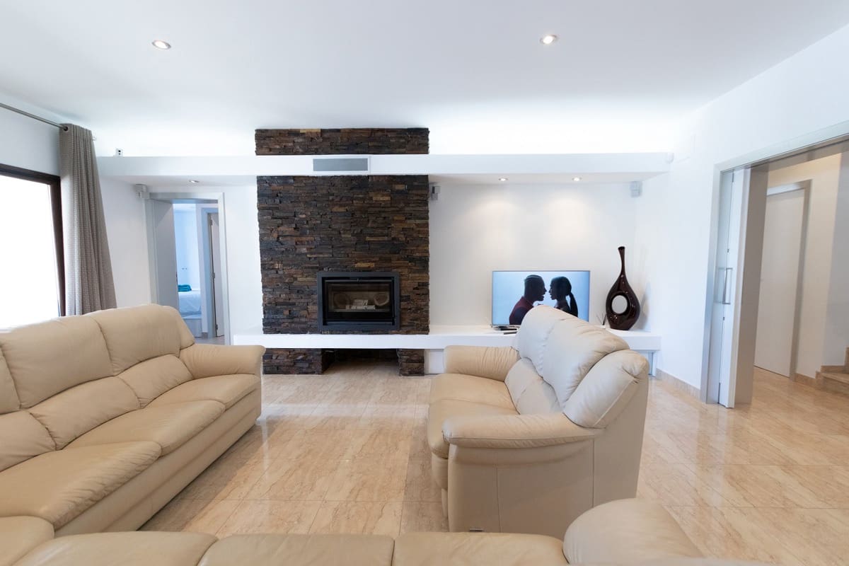 6 bedroom Villa for sale in Moraira with garage - € 1,890,000 (Ref: 7071710)