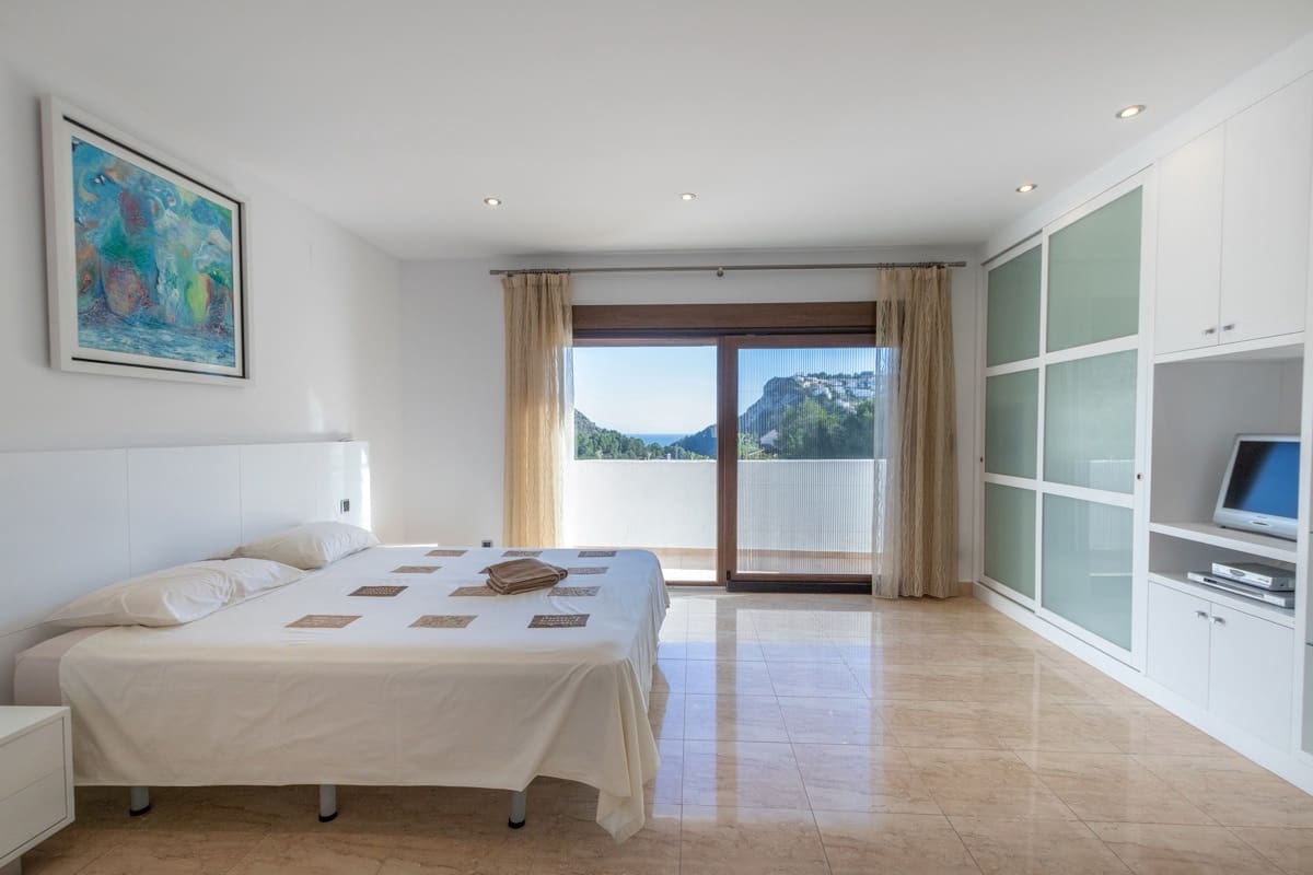 6 bedroom Villa for sale in Moraira with garage - € 1,890,000 (Ref: 7071710)