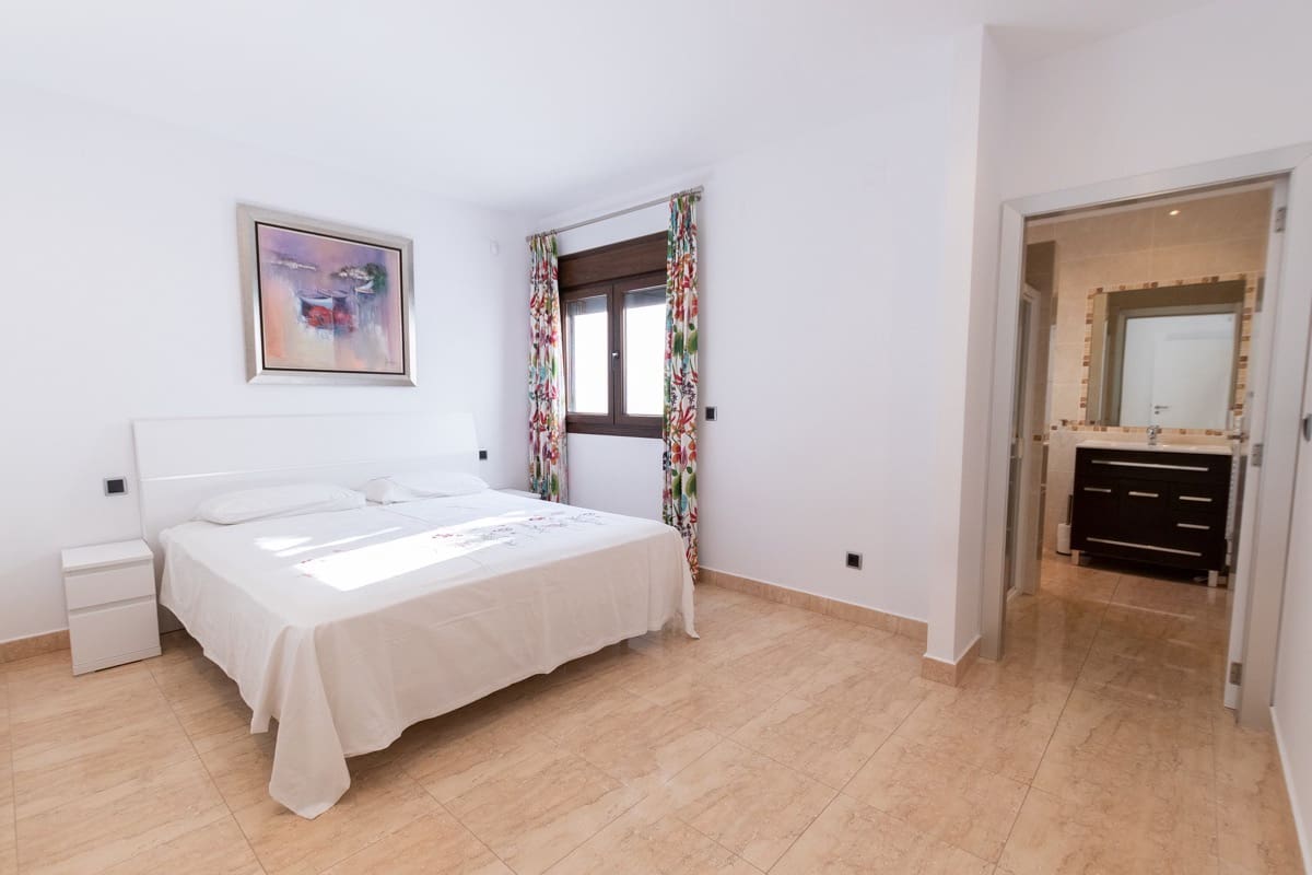 6 bedroom Villa for sale in Moraira with garage - € 1,890,000 (Ref: 7071710)