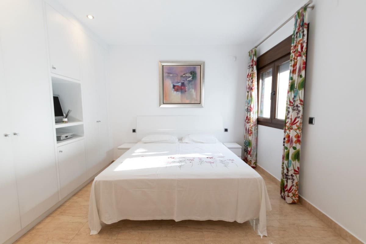 6 bedroom Villa for sale in Moraira with garage - € 1,890,000 (Ref: 7071710)