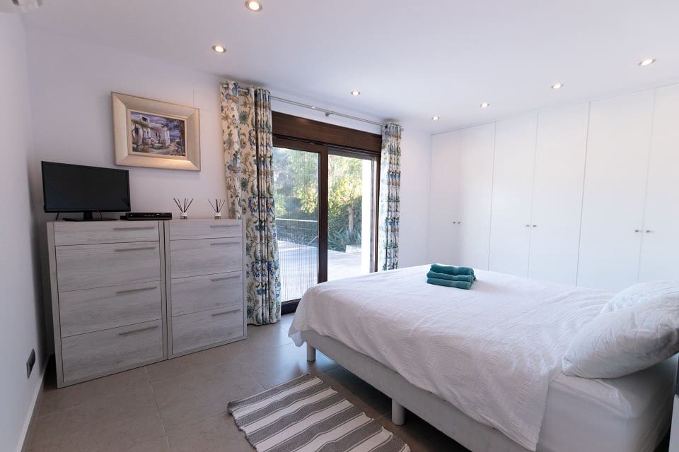 6 bedroom Villa for sale in Moraira with garage - € 1,890,000 (Ref: 7071710)