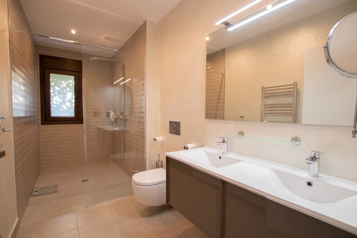 6 bedroom Villa for sale in Moraira with garage - € 1,890,000 (Ref: 7071710)