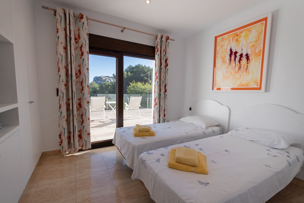 6 bedroom Villa for sale in Moraira with garage - € 1,890,000 (Ref: 7071710)