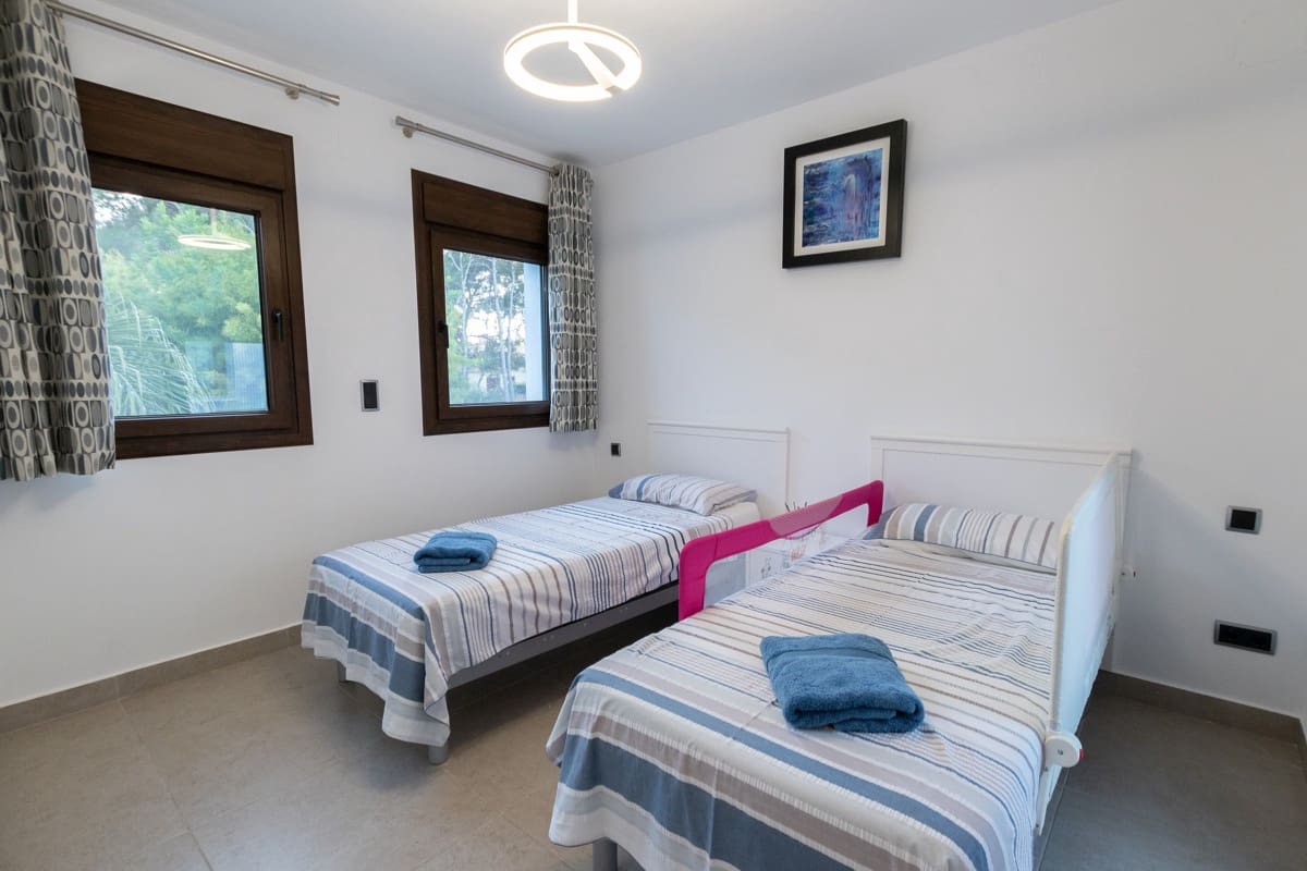 6 bedroom Villa for sale in Moraira with garage - € 1,890,000 (Ref: 7071710)