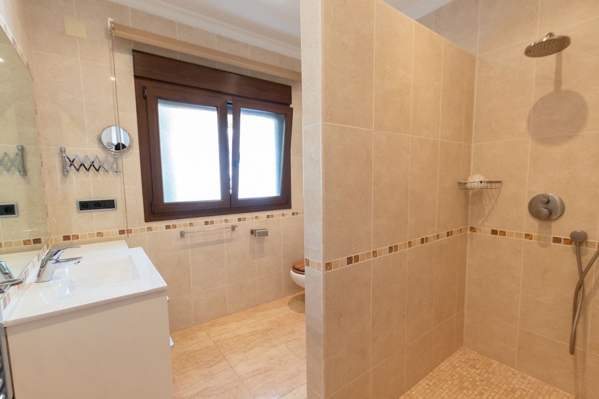 6 bedroom Villa for sale in Moraira with garage - € 1,890,000 (Ref: 7071710)