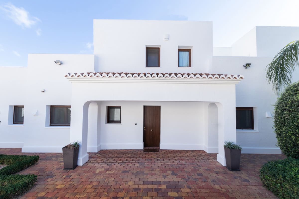 6 bedroom Villa for sale in Moraira with garage - € 1,890,000 (Ref: 7071710)