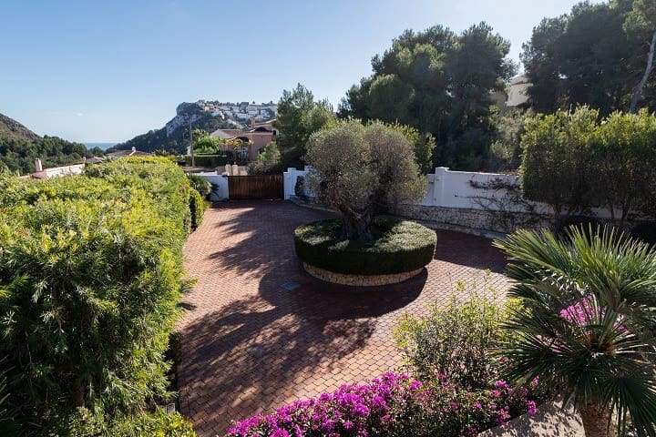6 bedroom Villa for sale in Moraira with garage - € 1,890,000 (Ref: 7071710)