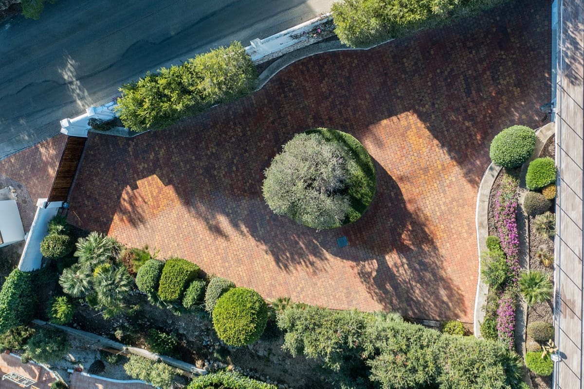 6 bedroom Villa for sale in Moraira with garage - € 1,890,000 (Ref: 7071710)