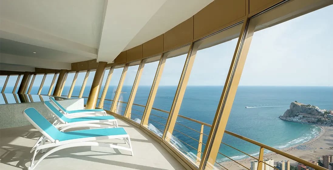 4 bedroom Apartment for sale in Benidorm with garage - € 2,500,000 (Ref: 7310594)