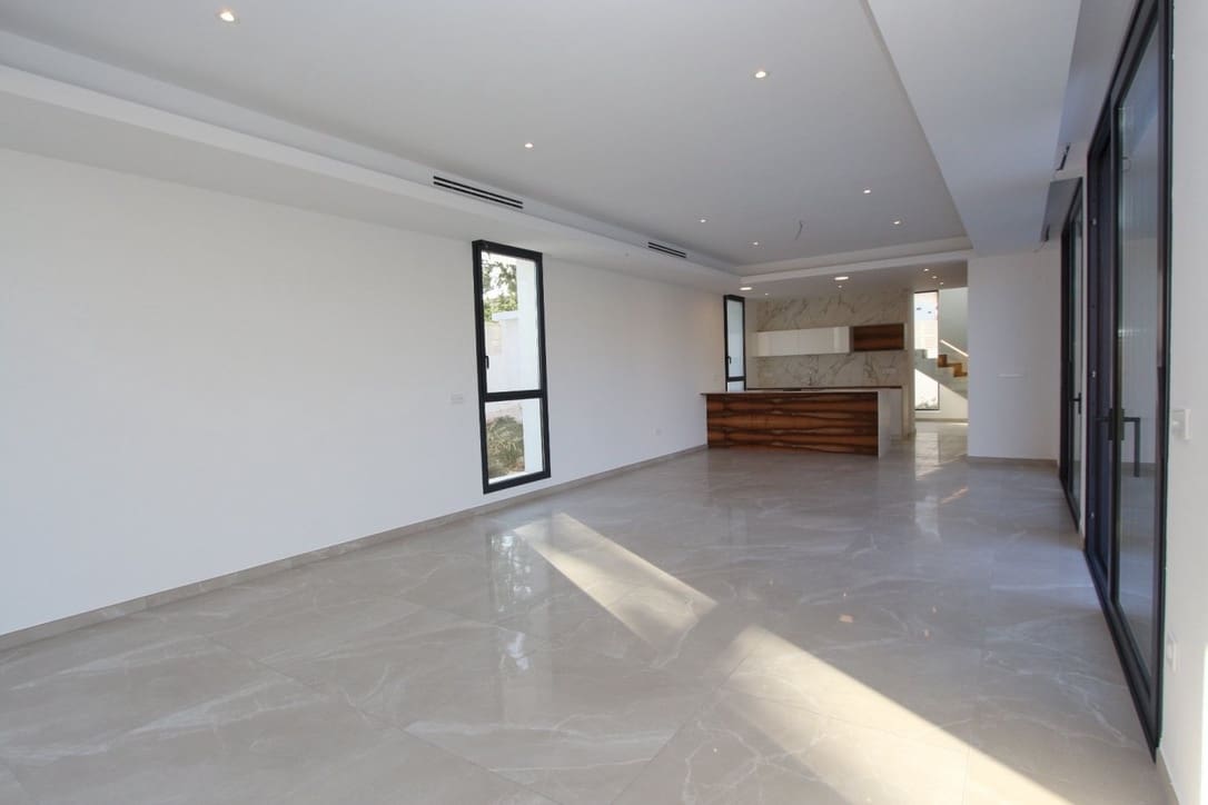 4 bedroom Villa for sale in Calpe / Calp with pool garage - € 1,200,000 (Ref: 7370496)