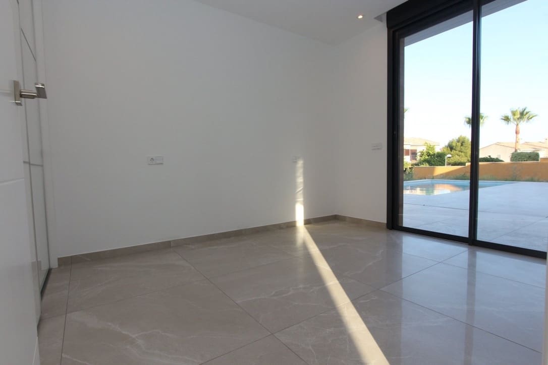 4 bedroom Villa for sale in Calpe / Calp with pool garage - € 1,200,000 (Ref: 7370496)