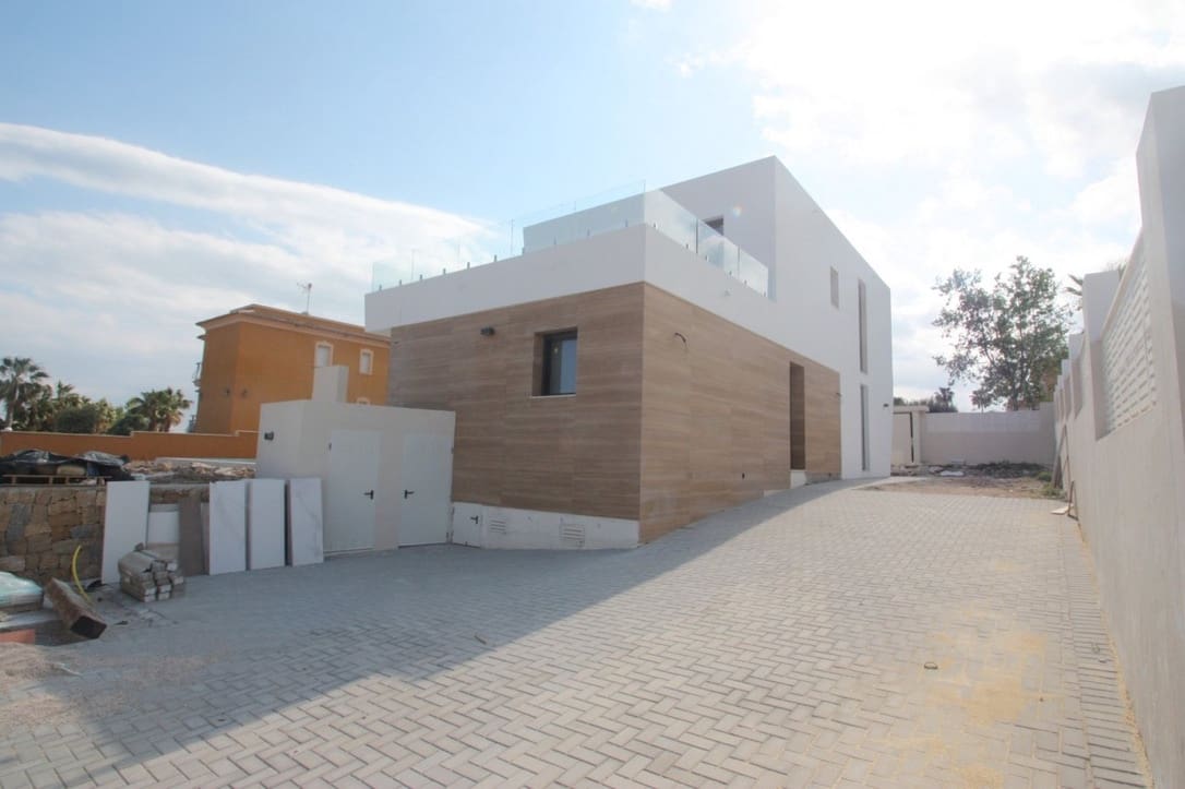 4 bedroom Villa for sale in Calpe / Calp with pool garage - € 1,200,000 (Ref: 7370496)