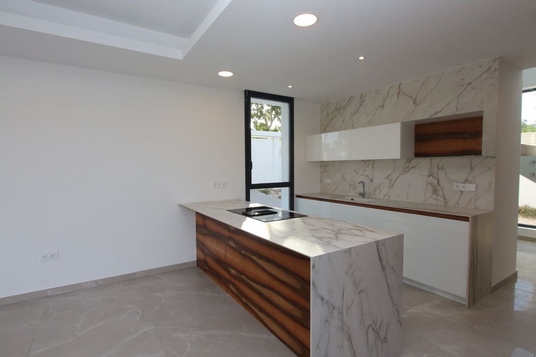 4 bedroom Villa for sale in Calpe / Calp with pool garage - € 1,200,000 (Ref: 7370496)