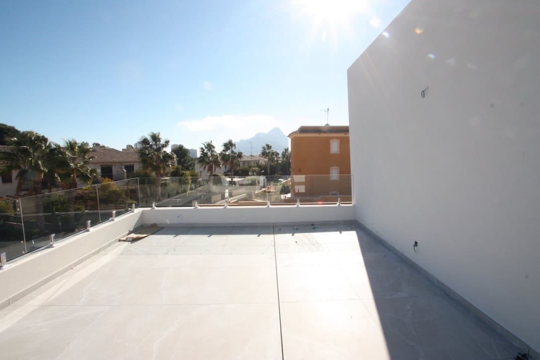4 bedroom Villa for sale in Calpe / Calp with pool garage - € 1,200,000 (Ref: 7370496)