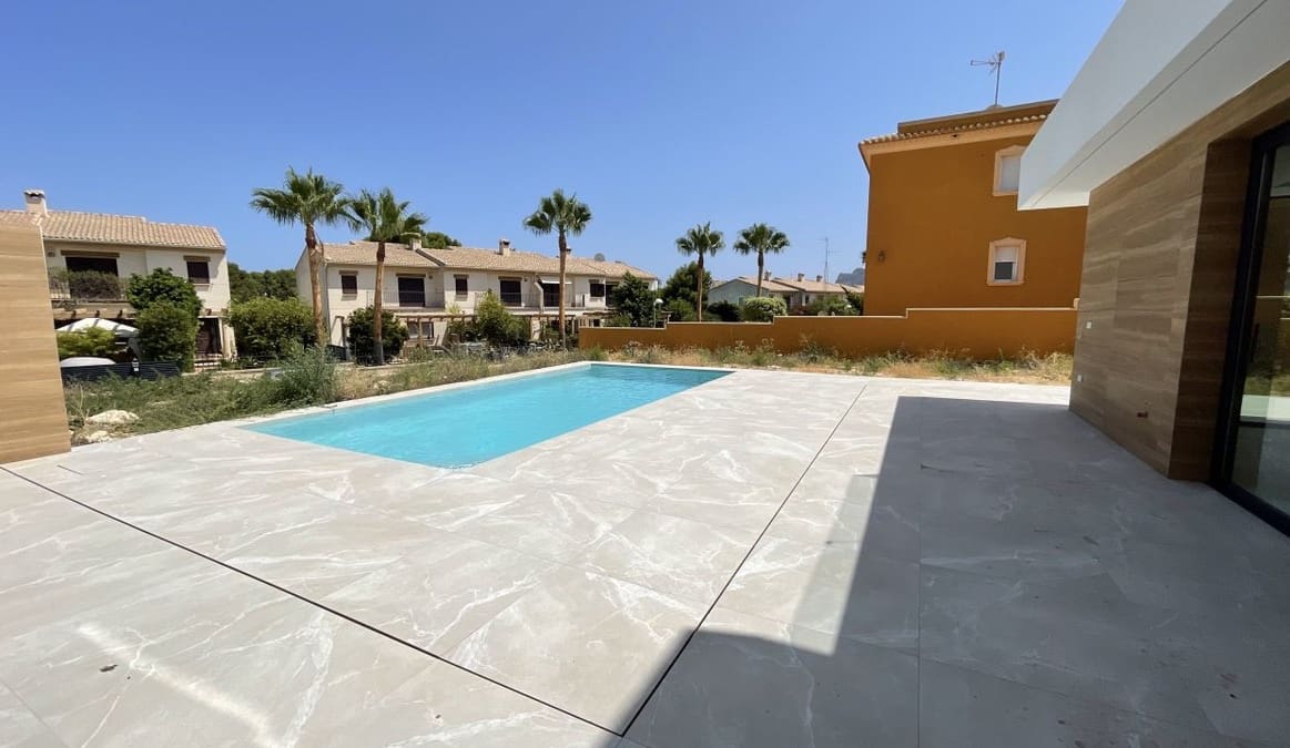 4 bedroom Villa for sale in Calpe / Calp with pool garage - € 1,200,000 (Ref: 7370496)
