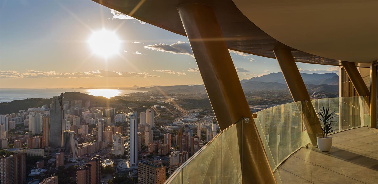 3 bedroom Apartment for sale in Benidorm with garage - € 1,265,000 (Ref: 7469839)