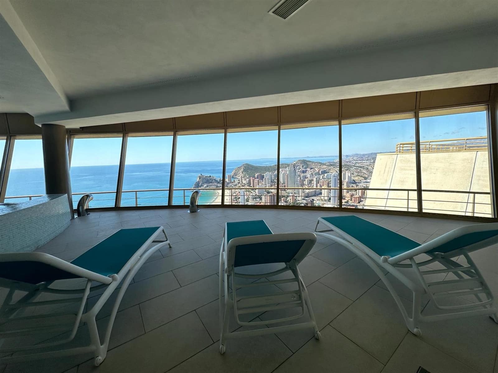 3 bedroom Apartment for sale in Benidorm with garage - € 1,265,000 (Ref: 7469839)