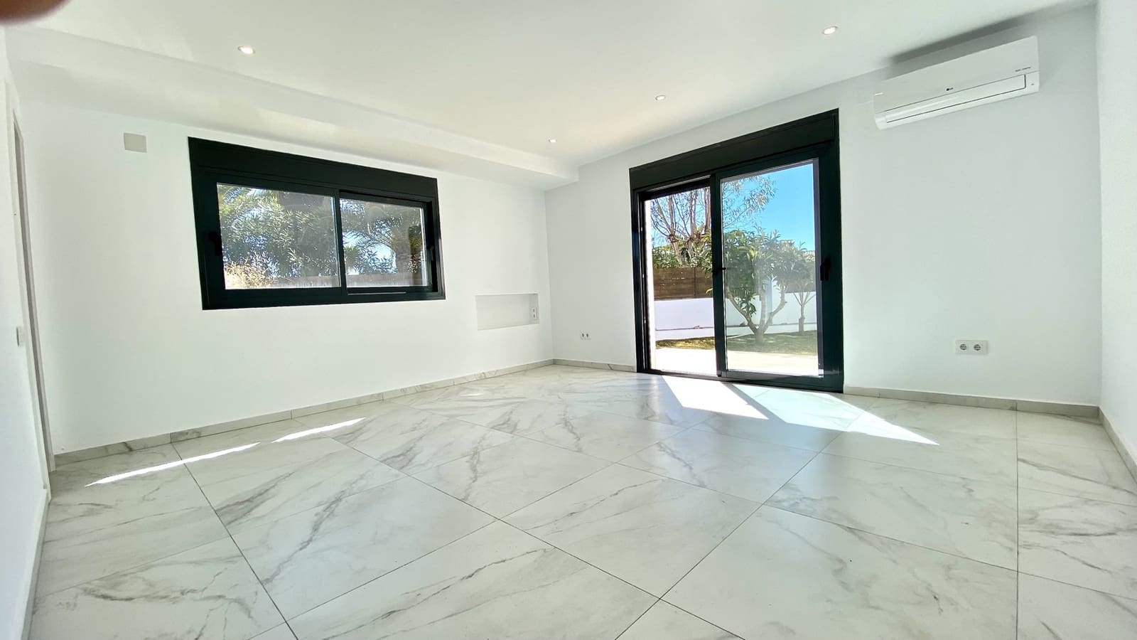 4 bedroom Villa for sale in Javea / Xabia with pool garage - € 1,175,000 (Ref: 7508898)