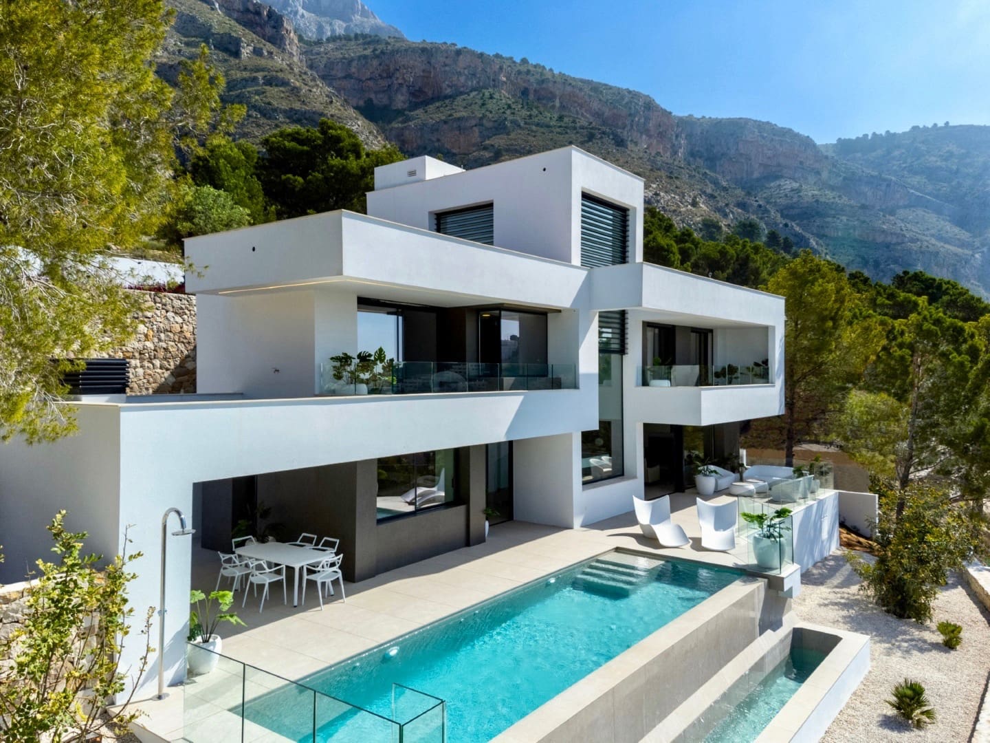 4 bedroom Villa for sale in Altea with pool garage - € 2,085,000 (Ref: 7634273)