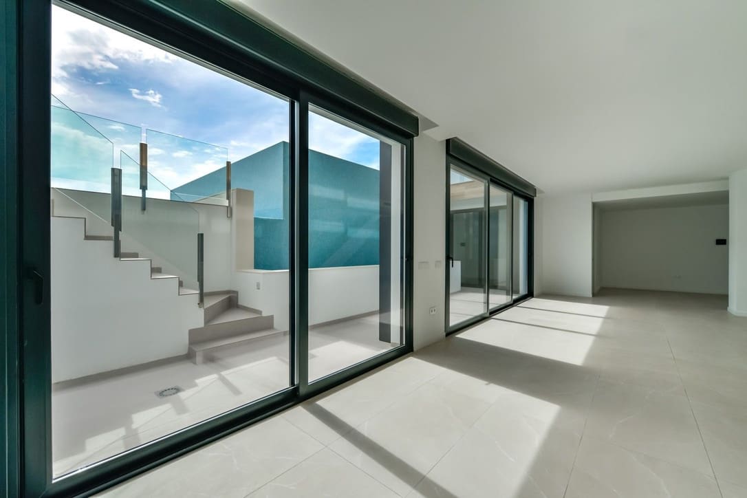 4 bedroom Villa for sale in Finestrat - € 1,199,000 (Ref: 7634278)