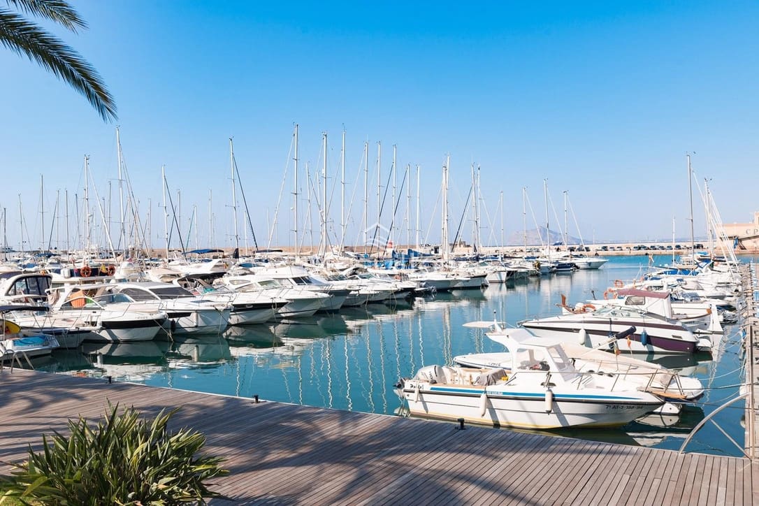 4 bedroom Villa for sale in Calpe / Calp with pool garage - € 1,795,000 (Ref: 7740187)