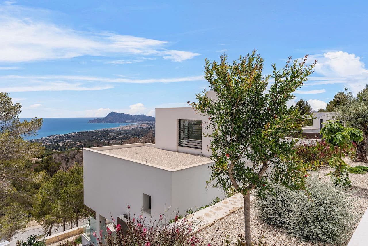 4 bedroom Villa for sale in Altea with pool garage - € 2,135,000 (Ref: 7832461)