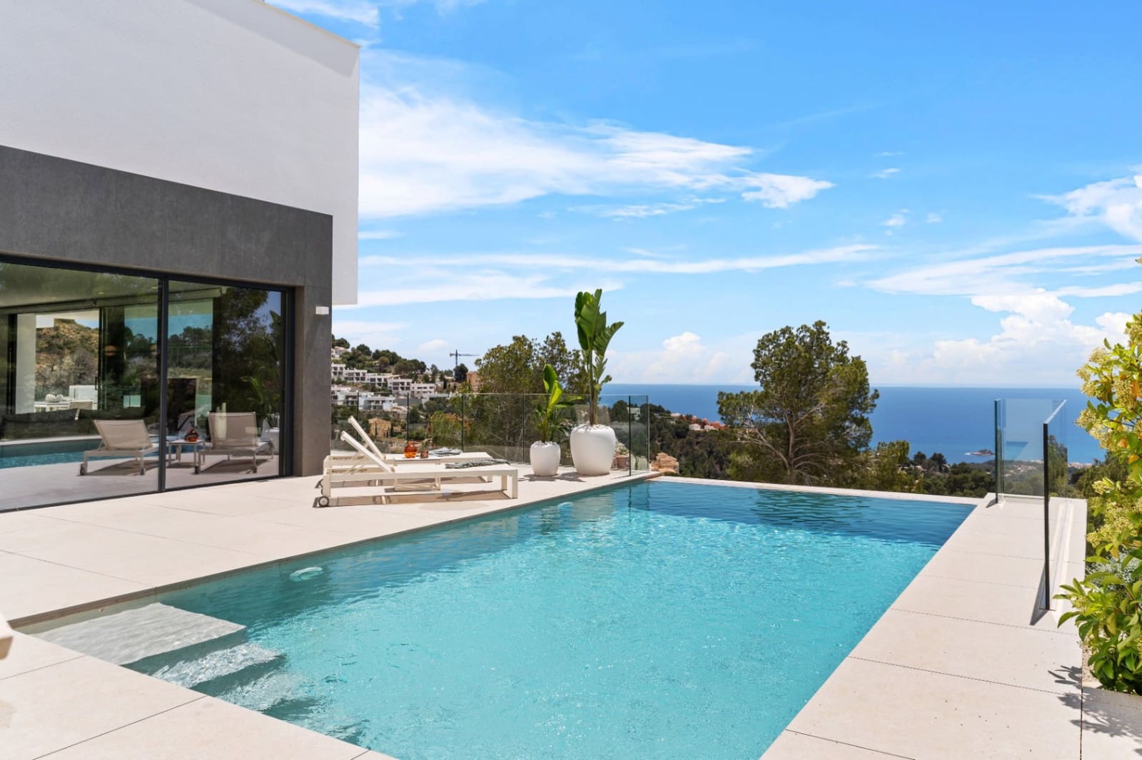 4 bedroom Villa for sale in Altea with pool garage - € 2,135,000 (Ref: 7832461)