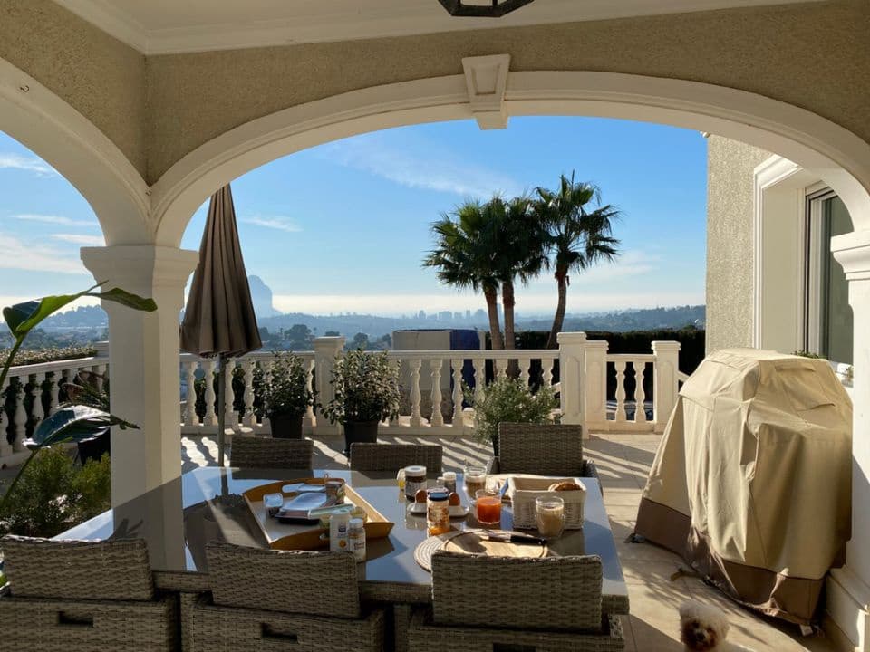 5 bedroom Villa for sale in Calpe / Calp with pool garage - € 895,000 (Ref: 7960536)