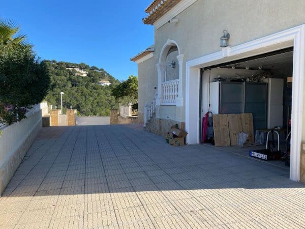 5 bedroom Villa for sale in Calpe / Calp with pool garage - € 895,000 (Ref: 7960536)