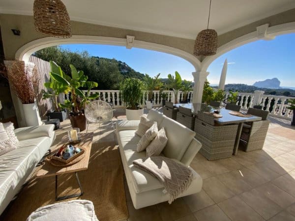 5 bedroom Villa for sale in Calpe / Calp with pool garage - € 895,000 (Ref: 7960536)