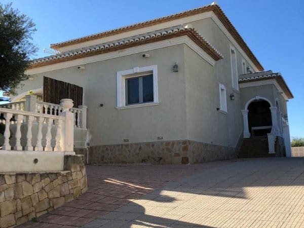 5 bedroom Villa for sale in Calpe / Calp with pool garage - € 895,000 (Ref: 7960536)