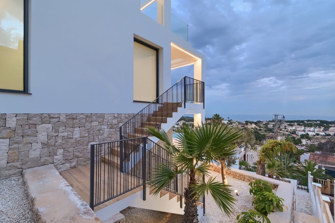 4 bedroom Villa for sale in Calpe / Calp with pool garage - € 1,985,000 (Ref: 8446635)