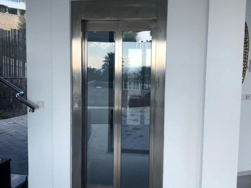 8 bedroom Villa for sale in Benissa - € 4,470,000 (Ref: 8575398)