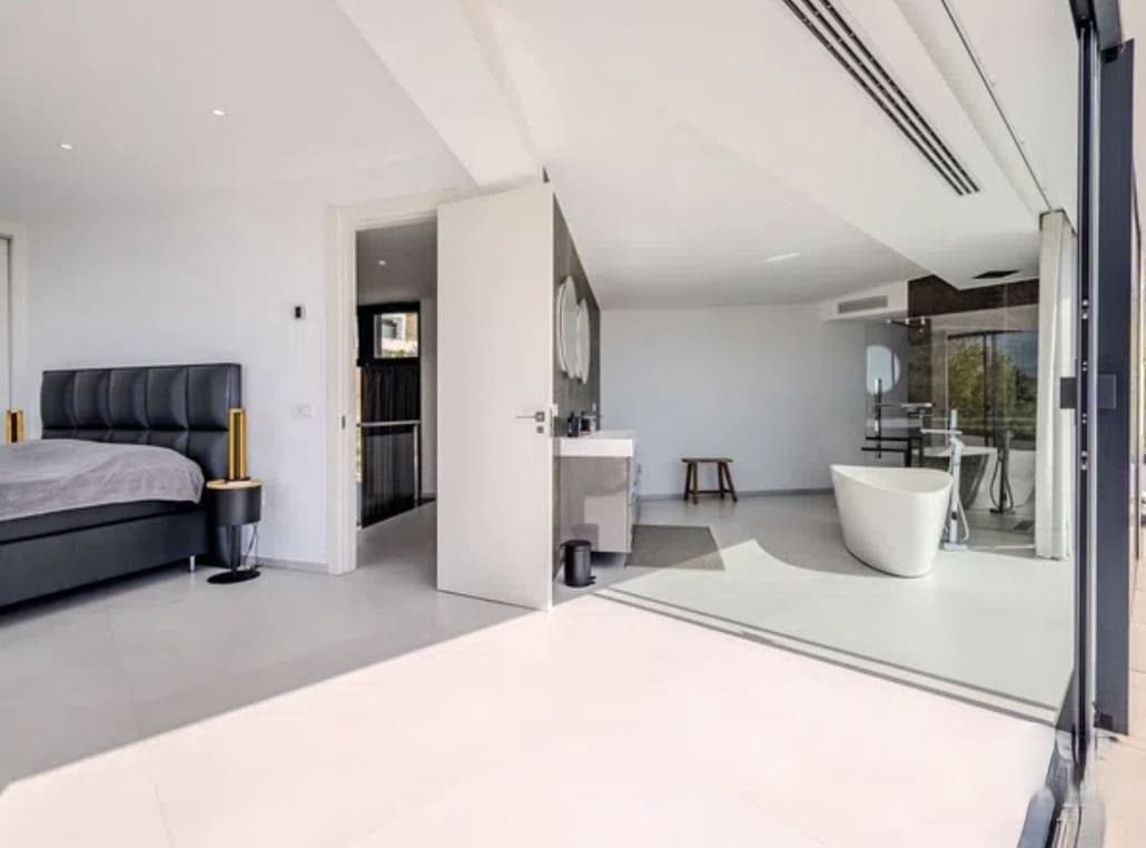 8 bedroom Villa for sale in Benissa - € 4,470,000 (Ref: 8575398)