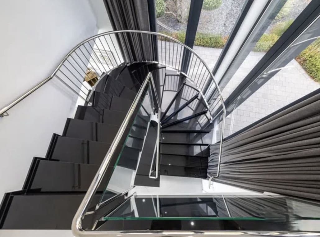 8 bedroom Villa for sale in Benissa - € 4,470,000 (Ref: 8575398)