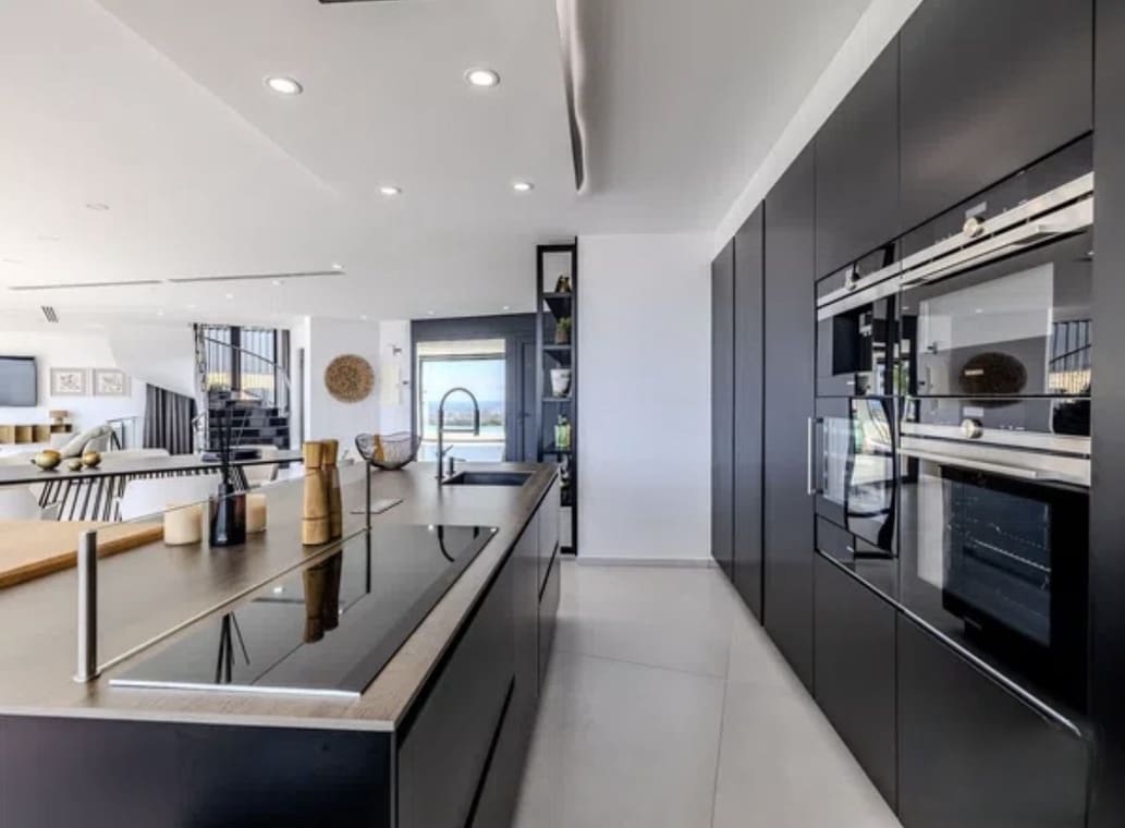 8 bedroom Villa for sale in Benissa - € 4,470,000 (Ref: 8575398)