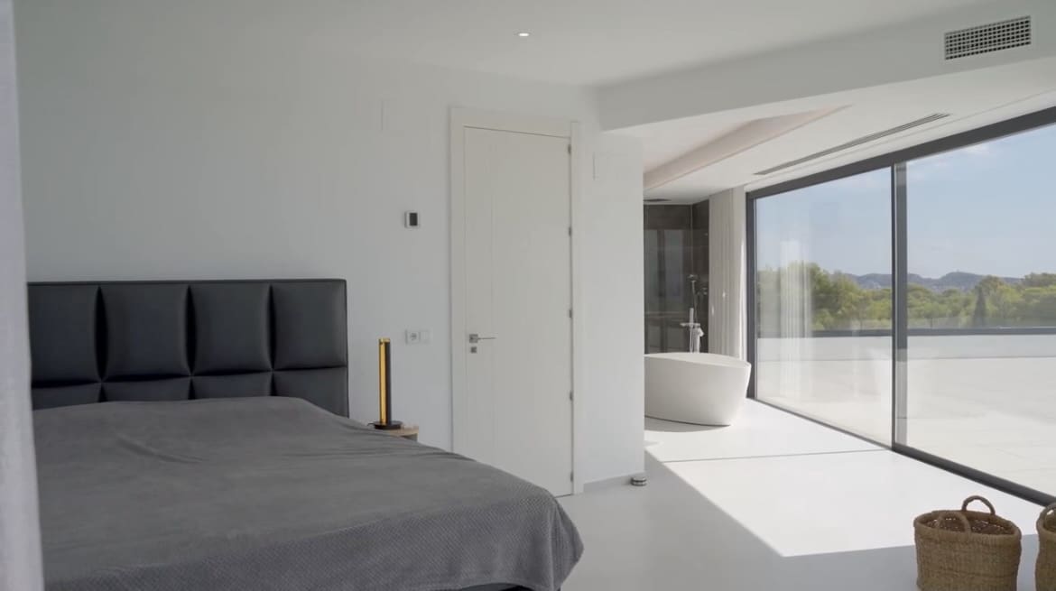 8 bedroom Villa for sale in Benissa - € 4,470,000 (Ref: 8575398)