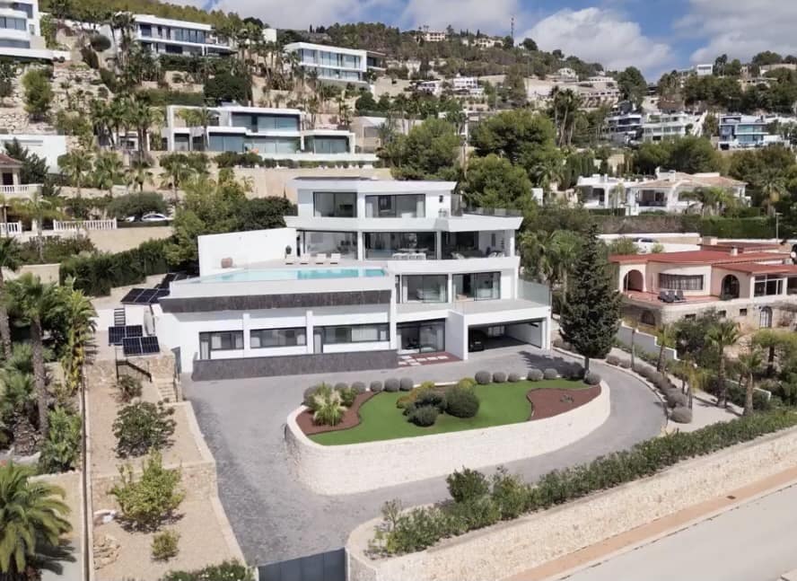 8 bedroom Villa for sale in Benissa - € 4,470,000 (Ref: 8575398)